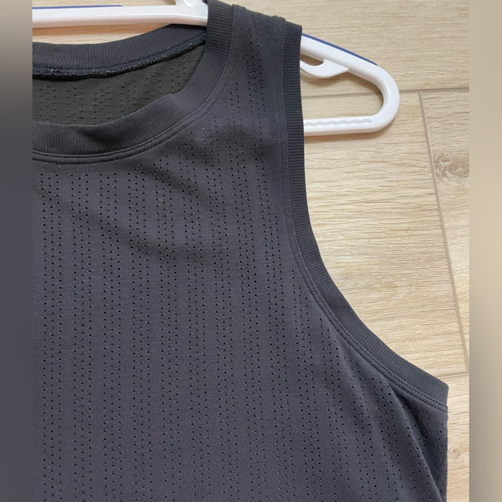 Black Womens Lululemon Mesh sleeveless Top size 4 - Picture 3 of 6